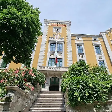Charming Studios In Trieste *
